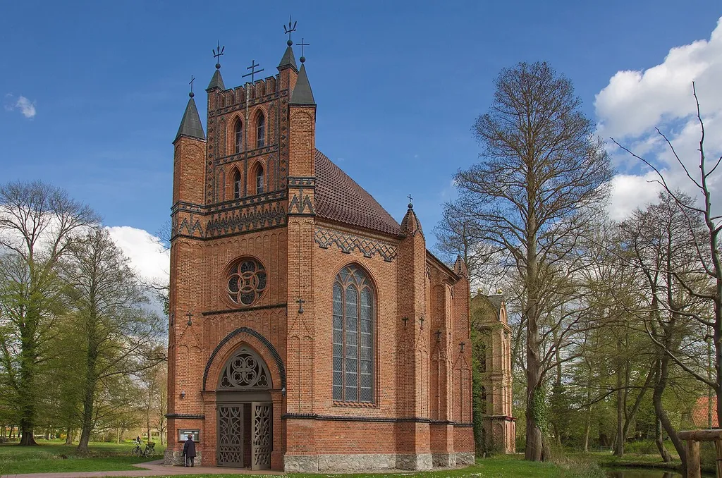 Ludwigslust, kath. Kirche St. Helena und Andreas