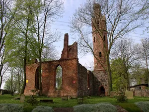Church ruins in Karwowo