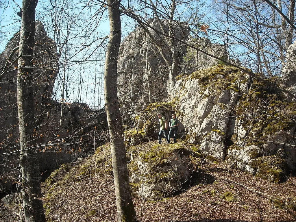 Das Felsmassiv zwischen Bad Urach und Seeburg, auf dem die Burg Baldeck stand.