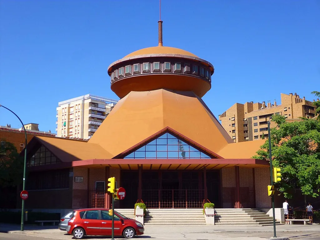 Zaragoza - Iglesia "ufológica" de Santa Mónica.