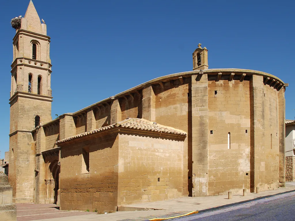 Iglesia de San Miguel Arcángel, BIOTA (Zaragoza) España, románica s. XII. Fachada Sur.
