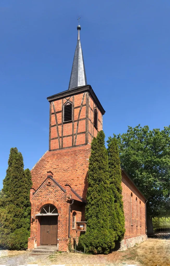 Dorfkirche in Poppau