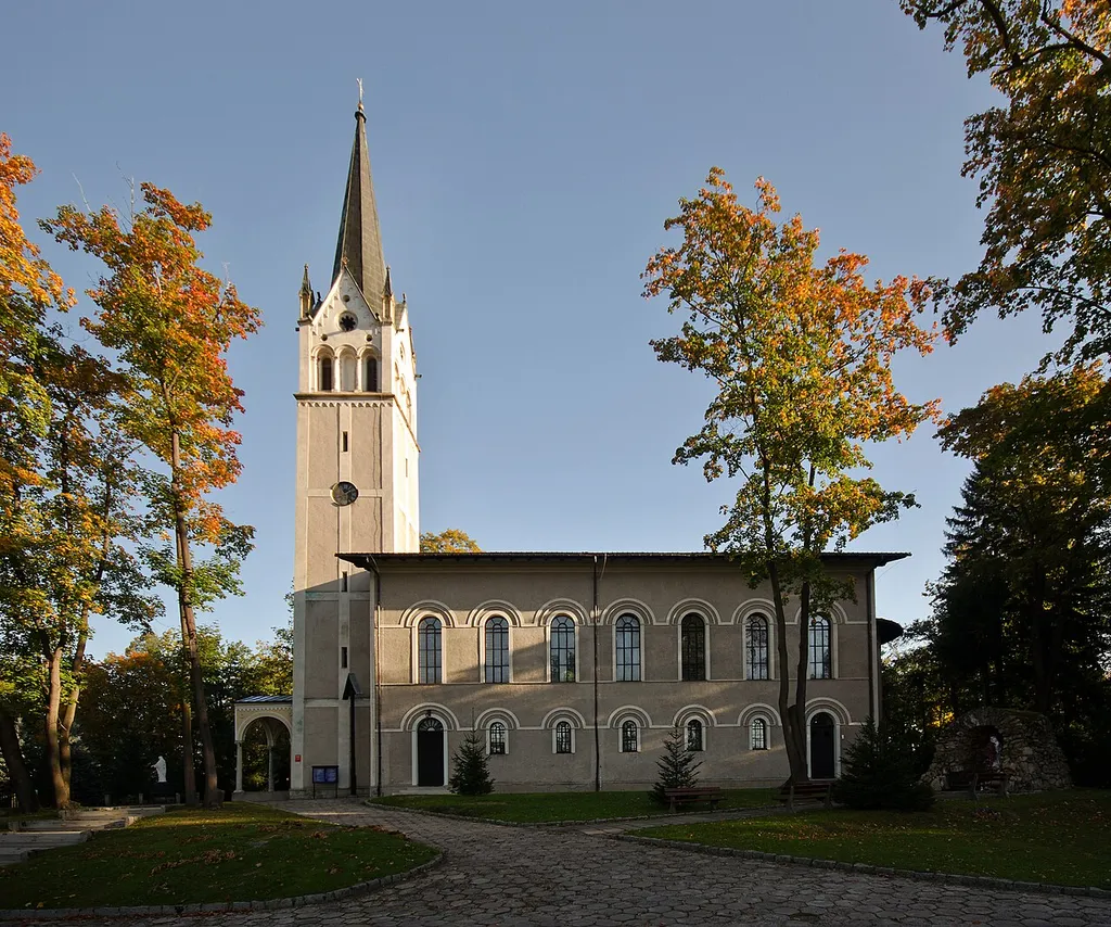 Mysłakowice, ul. 1-go Maja, - kościół parafialny Najświętszego Serca Pana Jezusa, d. ewangelicki