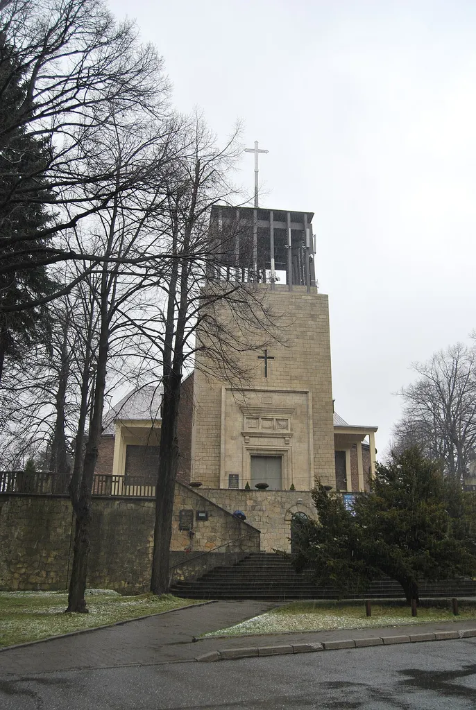 Kościół Świętych Apostołów Piotra i Pawła w Trzebini (2015).