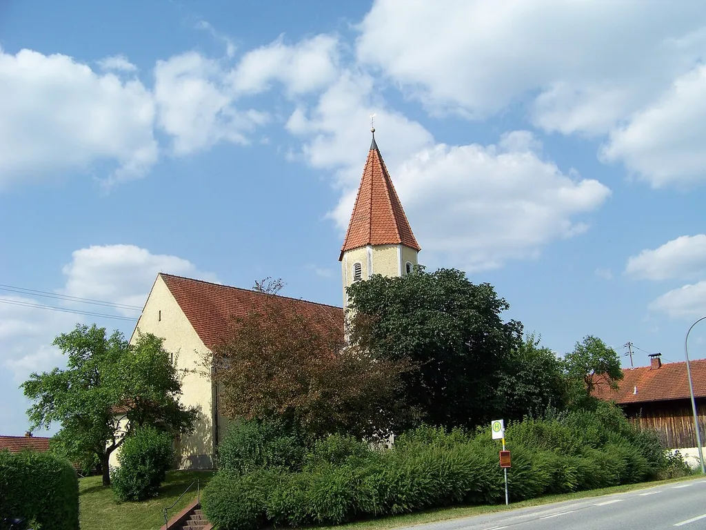 Frontenhausen, Witzeldorf 16. Katholische Filialkirche St. Margareta. Spätromanische Saalkirche mit geradem Chorschluss und Südturm, 2. Hälfte 13. Jahrhundert, in der Barockzeit erhöht; mit Ausstattung.