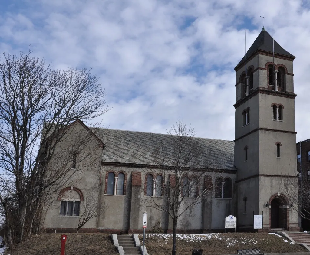 A photograph of the historic First Universalist Church in Somerville, Massachusetts.