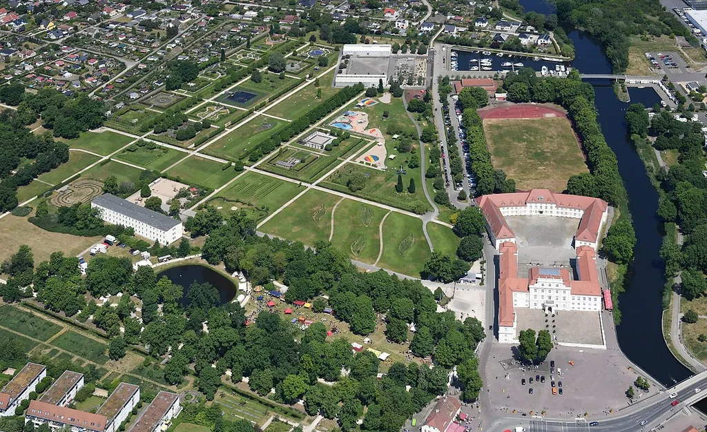 Aerial image of Schlosspark Oranienburg (view from the south)