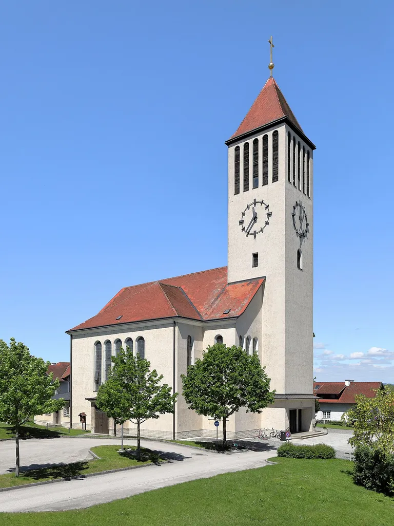 Südostansicht der Pfarrkirche St. Stephan in Stephanshart, ein Ortsteil der niederösterreichischen Marktgemeinde Ardagger. Die Kirche wurde von 1956 bis 1959 nach Plänen von Franz Barnath und Josef Gruber errichtet.