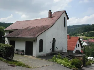 Jesus-Christus-Kirche am Berg von Allemühl