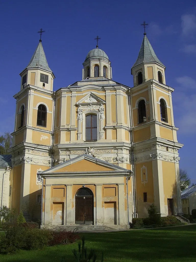 Round church with an octagonal dome built between 1694 and 1717 as part of Sapiega palace belonged to Trinitorian monastery.