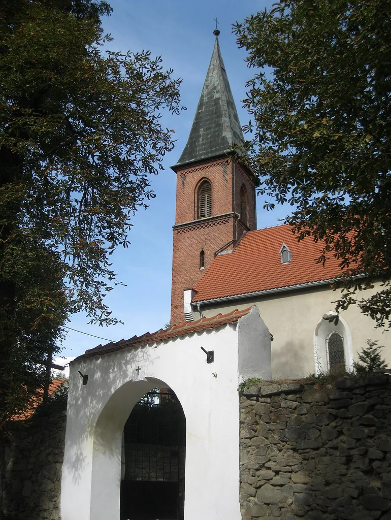 Gola Świdnicka - kościół filialny p.w. św. Marcina (zabytek nr rejestr. 1676 z dn. 12.05.1966)