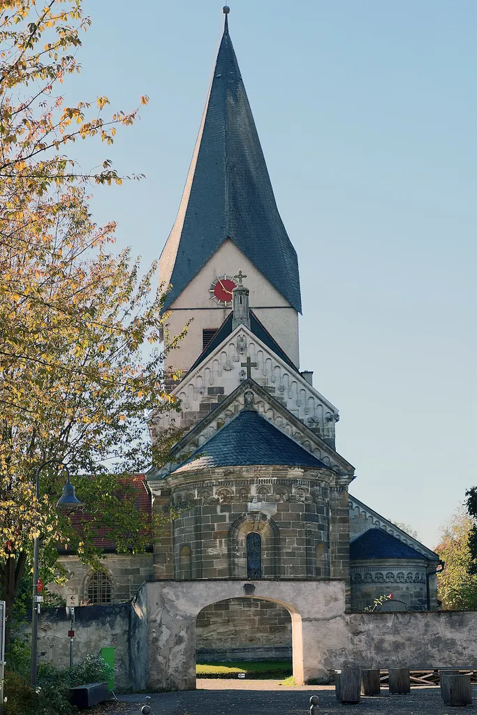 The late Romanesque collegiate church of Faurndau (east view). The origin was a small monastery complex, which was subordinate to the monastery of Sankt Gallen and later to the Staufers (collegiate church). The pen was abolished after the Reformation. Today's collegiate church is said to have been built around 1200 in place of a previous church. Faurndau is the municipality of Göppingen / Germany).