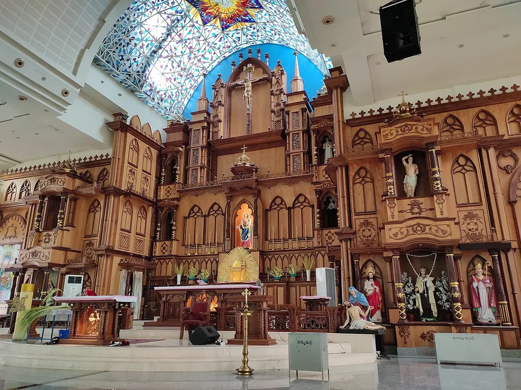 Interior of new Our Lady of Mount Carmel Church, Mundur