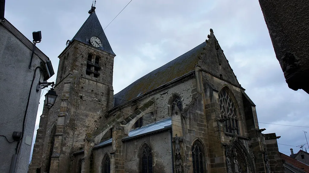 Église vue du nord ouest à Avenay.