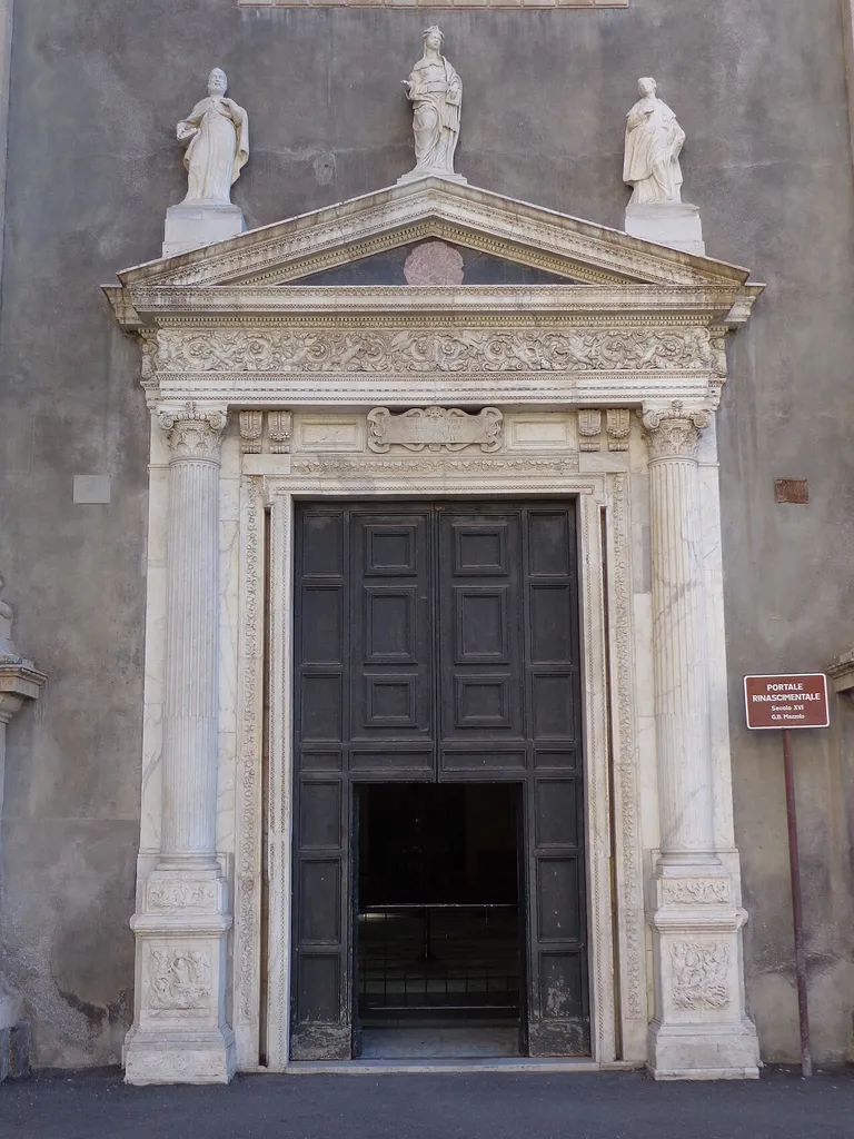 Cathedral (Catania) - Left flank portal