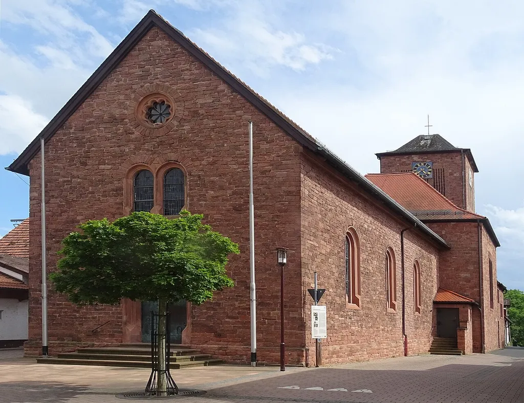 Catholic parish church of St. Bonifatius in Großwelzheim, Hauptstraße 12