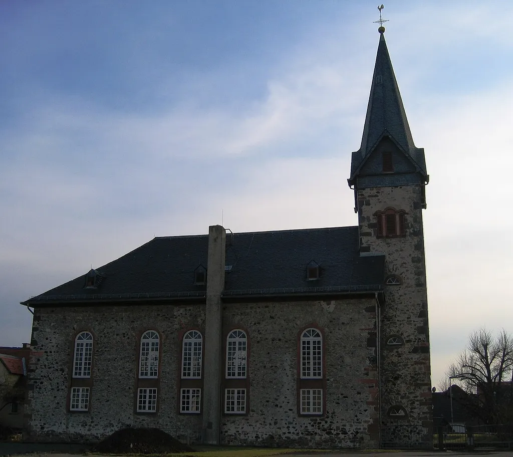 Evangelisch-lutherische Kirche in Melbach. Blickrichtung Süden (also Nordseite der Kirche)