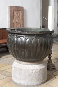 Baptismal font of Niedermünsterkirche (Regensburg)
