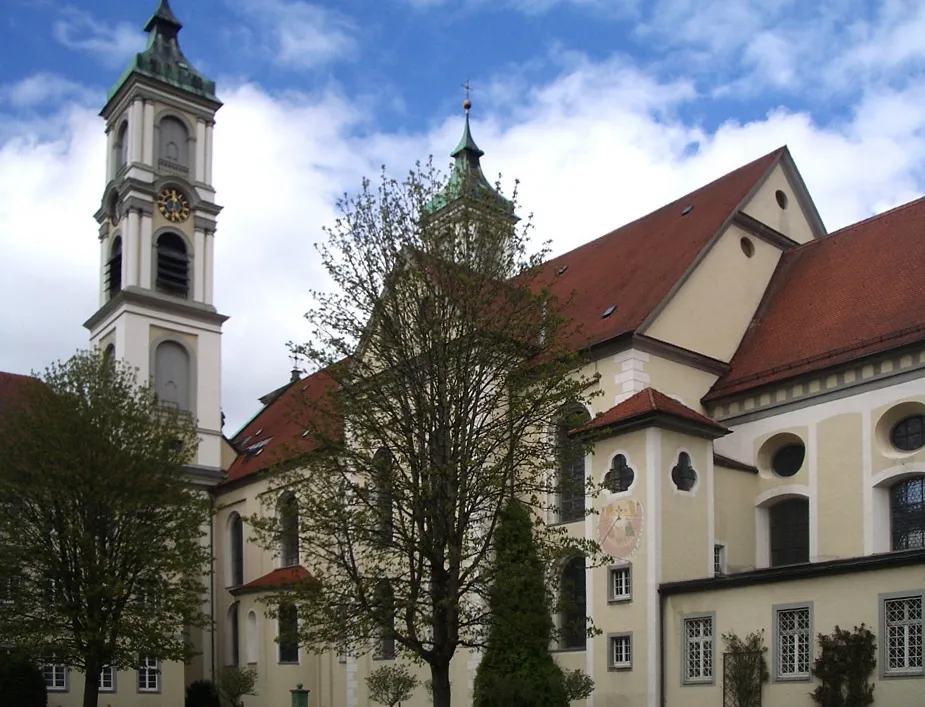 Ravensburg, Kloster Weißenau: Klosterkirche, vom Innenhof des Konventsgebäudes