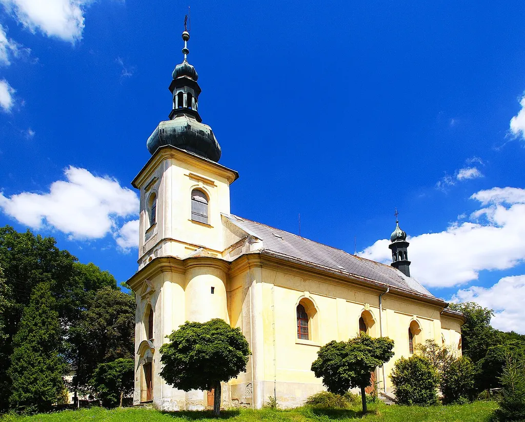 Barokní kostel Nanebevstoupení Páně v Brandýse nad Orlicí.