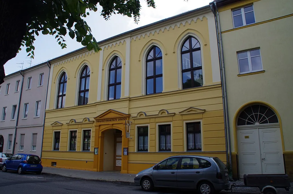 Luckenwalde in Brandenburg. Das Haus in der Puschkinstraße 36 steht unter Denkmalschutz.