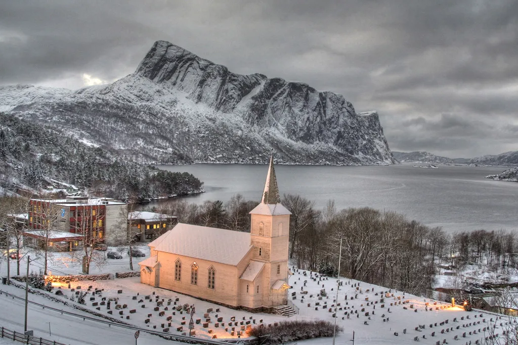 Hyllestad kyrkje