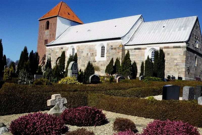 Vinderslev Kirke, Silkeborg Kommune, set fra sydøst
