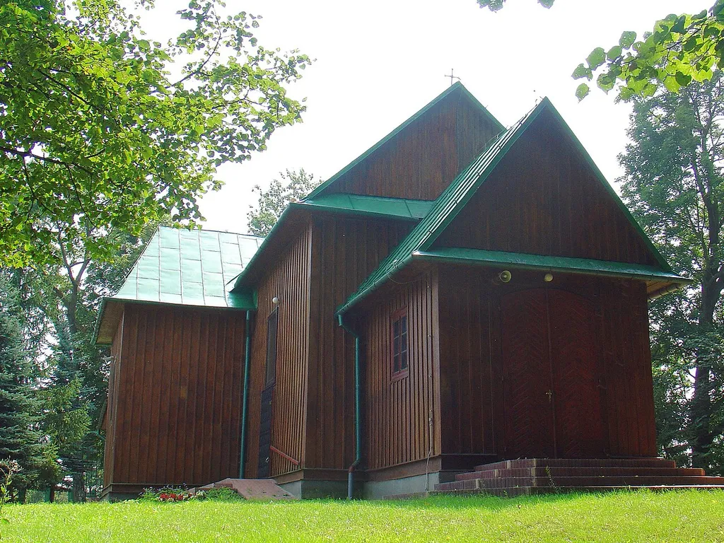 Czernięcin Poduchowny - kościół parafialny p.w. św. Katarzyny (drewn., 1857-58, 1908)Dzwonnica (drewn., 1857)Kapliczka (drewn., 2 poł. XIX)zabytek nr A/489 z 5.06.1990