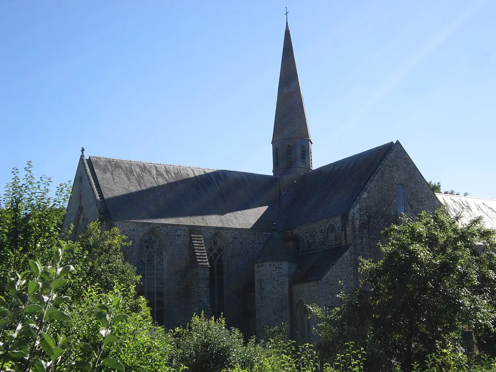 Vue générale de l'église abbatiale de l'abbaye cistercienne de Boquen, dans les Côtes-d'Armor