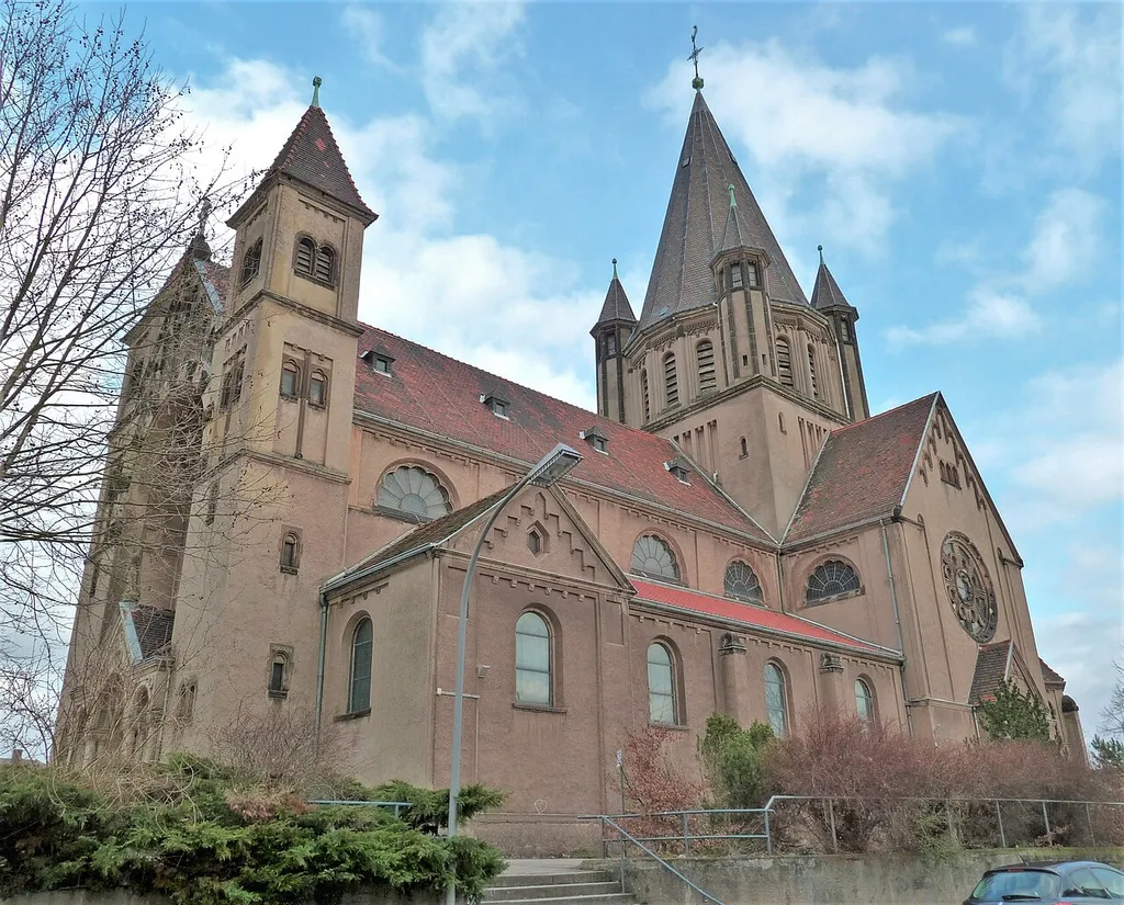Die Herz-Jesu-Kirche im Saarbrücker Stadtteil Burbach.