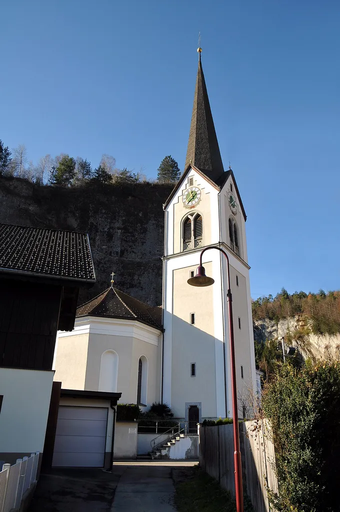 Kath. Pfarrkirche hl. Martin in Bürs an der Obergasse Nr. 4a: 1347 wurde hier die erste Kirche erbaut und um 1480 erfolgte ein Neubau, von dem noch der Chor erhalten ist. Dieser gotische Bau des 15. Jahrhunderts wurde 1768 barockisiert und nach einem Brand 1843 wurde das Langhaus angebaut und verlängert. Der Hochaltar ist ein neugotischer Aufbau (1886) mit Teilen des ehem. spätgotischen Flügelaltares von 1480. Die Kreuzwegstationen stammen von Josef Anton Bertle aus Schruns (1846).