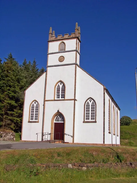 Bracadale and Duirinish Parish Church of Scotland. Built 1828. The "windows" either side of the doorway and at this end of the church on the sides are not windows at all, but are painted onto the outside of the building. See also 382566.