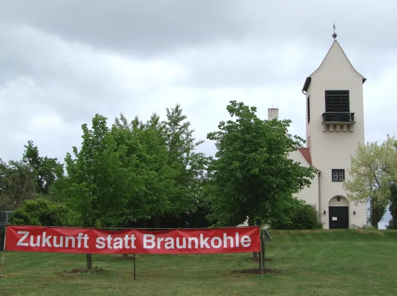 Die Kirche im Ortsteil Kerkwitz der Gemeinde Schenkendöbern steht unter Denkmalschutz. Sie wurde 1952 errichtet.