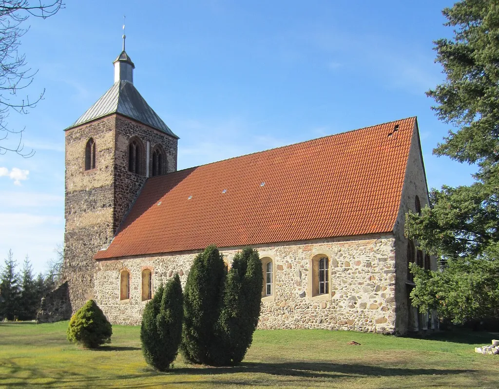Schlabendorf, Stadt Luckau, denkmalgeschützte Dorfkirche, Ansicht von Südosten