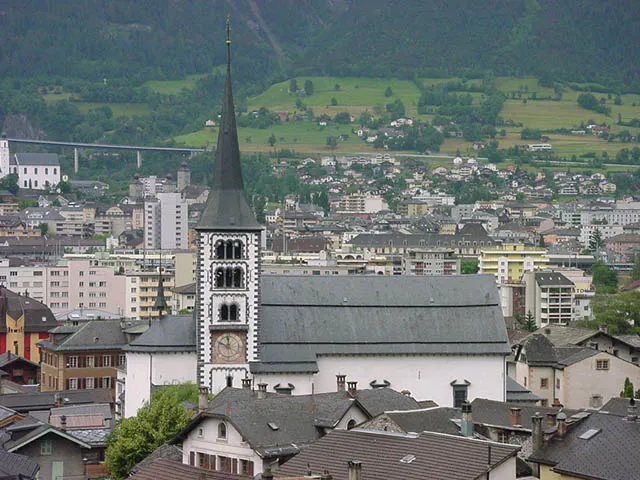 Beschreibung: Kirche von Naters Quelle: Fotografiert am 11.05.2000 Fotograf: Summermatter Michel Lizenzstatus: GNU FDL