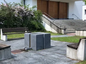 Brunnen bei der Kirche St. Theresia