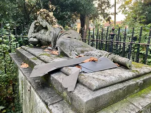 Chest Tomb To Elizabeth Norris In St Mary At Finchley Churchyard