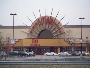 AMC Star Great Lakes Crossing 25