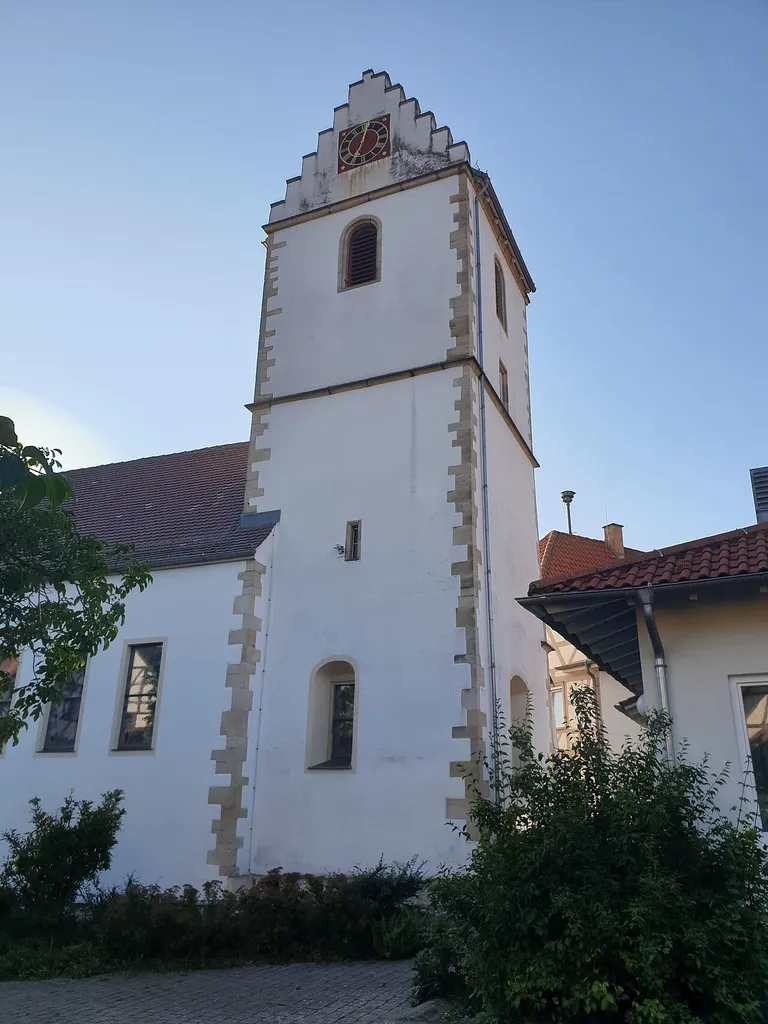 Turm der evangelischen Kirche in Jettenburg, alter Burgrest