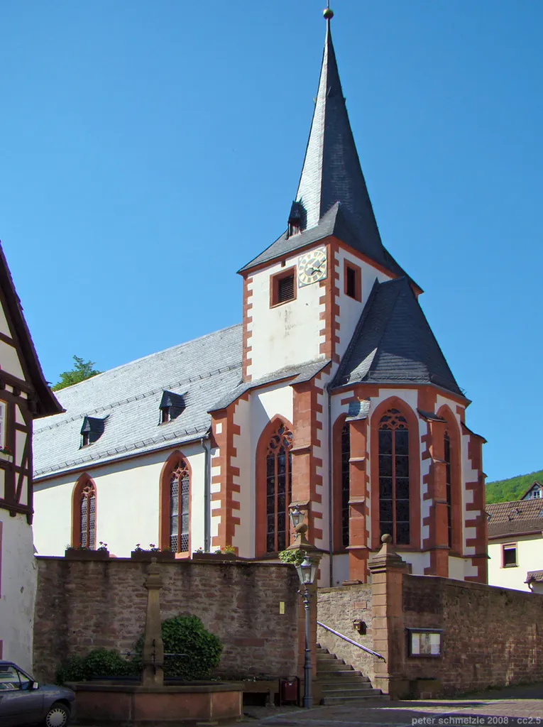 Innenansicht der evang. Kirche in Neckarsteinach.