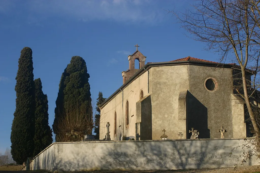 Chevet de l'église Saint-Vincent et Saint-Martial d'Arvigna (09).