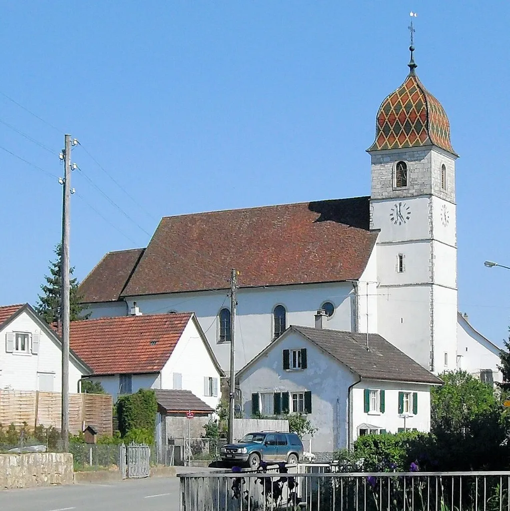L'église Saint-Laurent à Bonfol, Suisse, côté nord-ouest