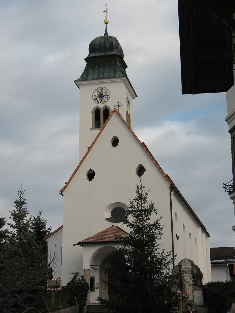 Kath. Pfarrkirche hl. Lambert und Friedhof