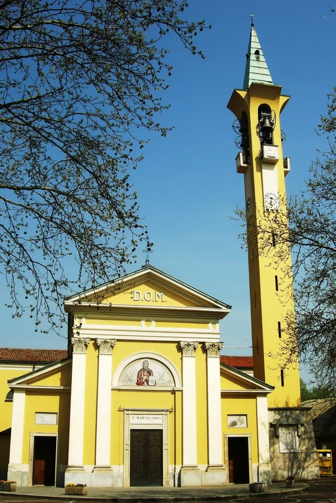 La facciata della chiesa parrocchiale