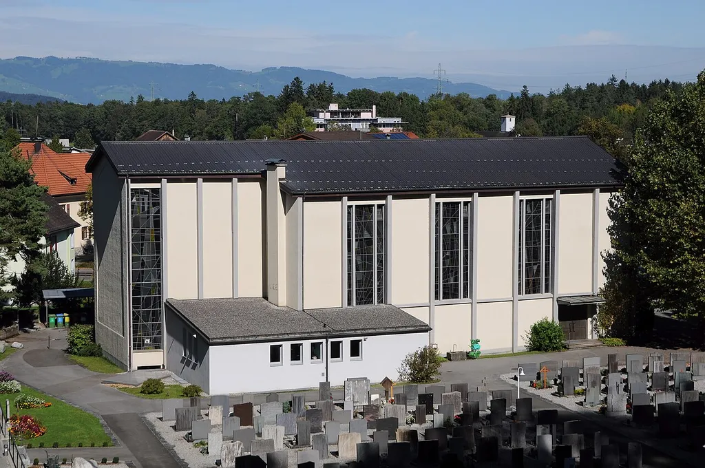 Blick von der Neuen Freschnerstrasse auf die Neue Nofler Pfarrkirche "Maria Heimsuchung" in Feldkirch, Vorarlberg.