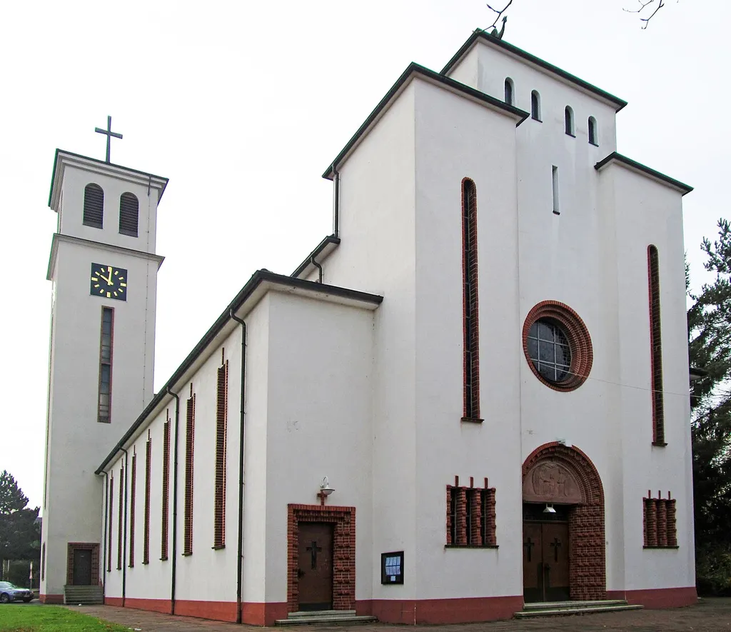 Die katholische Pfarrkirche „Zu den heiligen Schutzengeln“ in Schaffhausen, einem Ortsteil der Gemeinde Wadgassen, Saarland