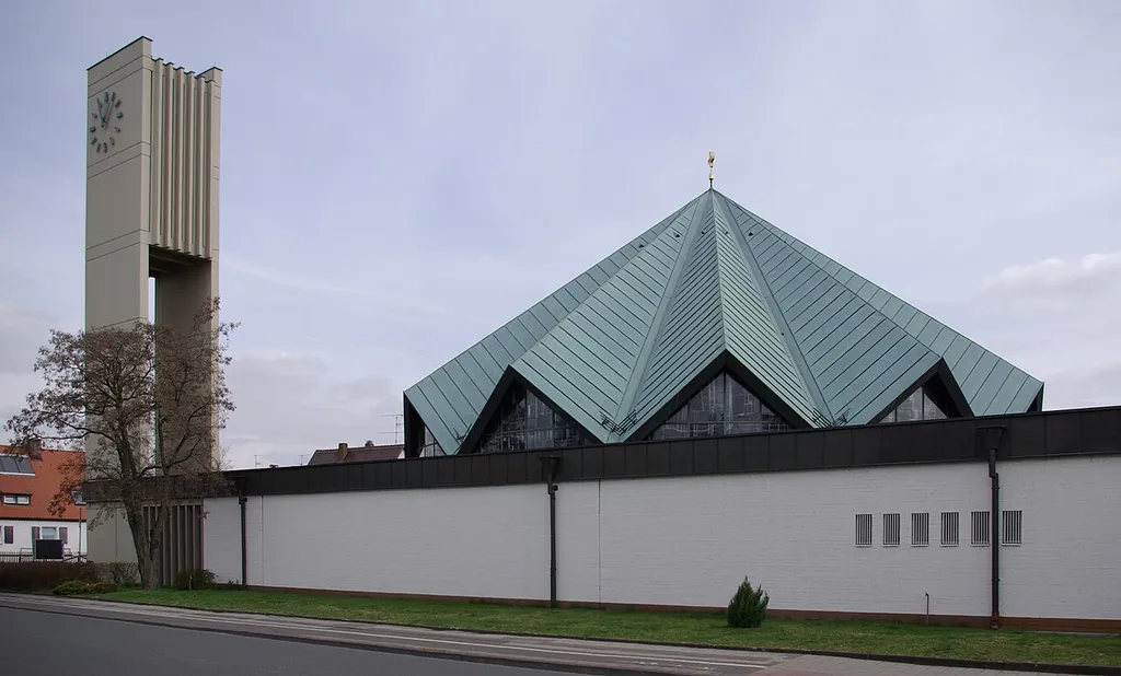 Kirche St. Heinrich im Erlanger Ortsteil Alterlangen
