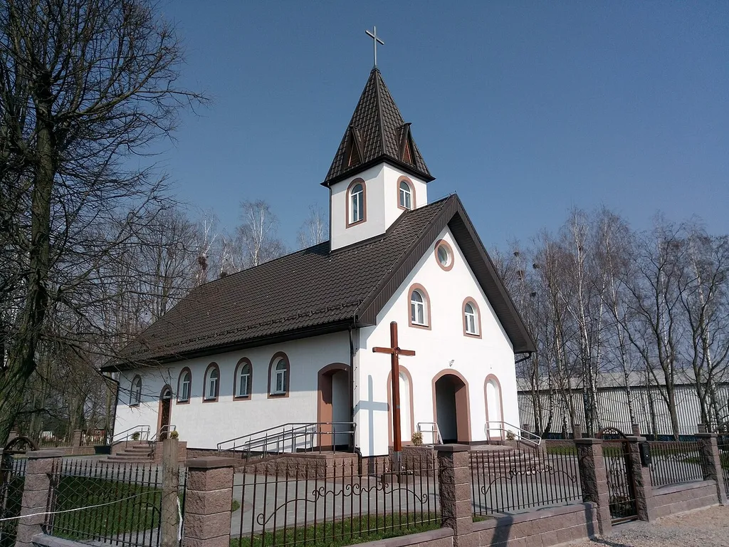 Касцёл Святых апосталаў Пятра і Паўла (Рудзенск). Від з боку.