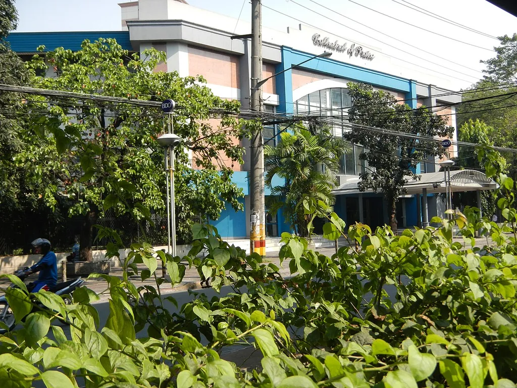 Upload Wizard photos -- (General description, 3-dimension angle by angle photography of this town, City, church &amp; landmarks) -- Note - these buildings are practically beside each other or adjacent neighbors, hence, this Wizard description, thusly - a) Manila Science High School[1] Taft Avenue[2] cor. Padre Faura Street [3] Ermita[4] City of Manila, Metro Manila, Philippines b) Cathedral of Praise[5] formerly Manila Bethel Temple is a Pentecostal Christian Church located in Manila, Philippines operates a Main Campus on 350 Taft Avenue - c) National Bureau of Investigation (Philippines) http://en.wikipedia.org/wiki/National_Bureau_of_Investigation_%28Philippines%29[6] d) The Pearl Manila, a Hotel, beside this Cathedral e) Central United Methodist Church (Manila) [7] Central UMC is located in 694 T.M. Kalaw Avenue corner Taft Avenue, Ermita, Manila, in front of the office of the Department of Tourism[8]
