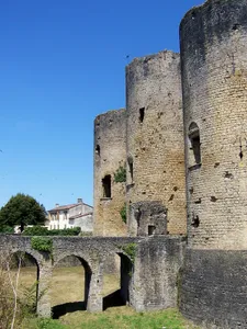 Château de Villandraut